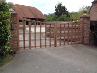 Robertsbridge Gate - Curved Top